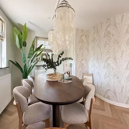 بيت للعطل With Expansive Sunny Garden *