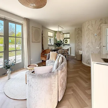 بيت للعطل With Expansive Sunny Garden *
