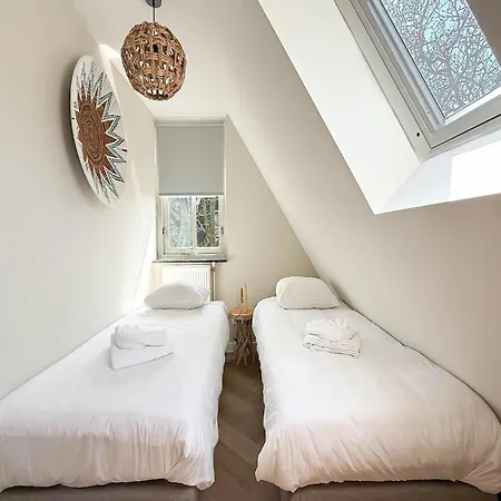Semesterbostad With Expansive Sunny Garden *