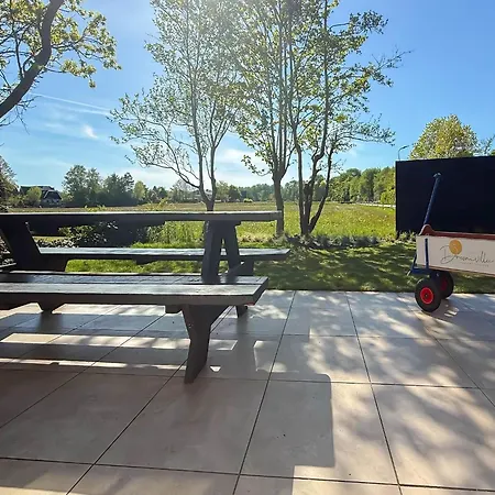 With Expansive Sunny Garden Semesterbostad